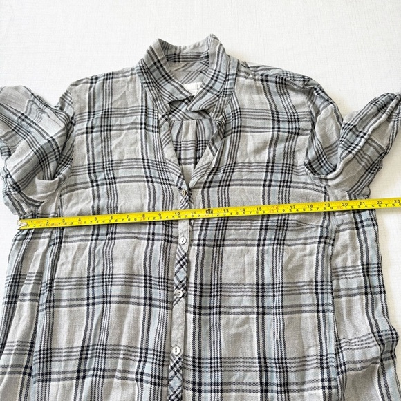 J. Jill Blouse Shirt Plaid Button Front Lightweight Gray Buttons Side Hem Sz XL - Picture 6 of 8